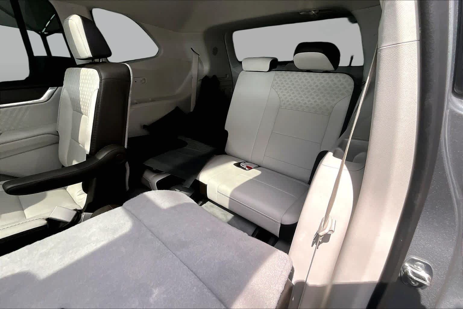 Used 2024 GMC Acadia Denali w/ Super Cruise Package FWD image 37
