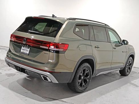 Used 2025 Volkswagen Atlas Peak Edition SE AWD/4WD image 6