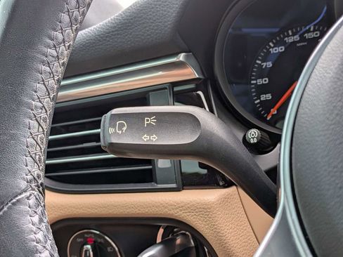 Used 2021 Porsche Macan Base image 31