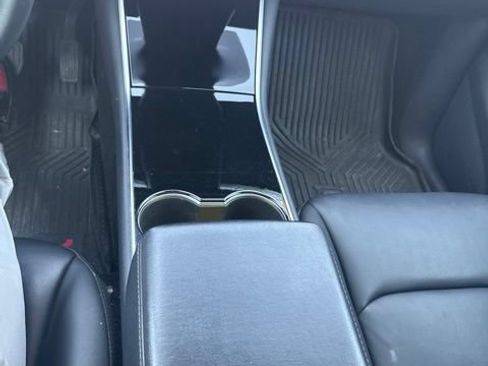 Used 2021 Tesla Model Y Long Range AWD/4WD image 17