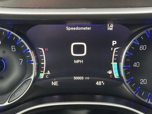 Used 2024 Chrysler Pacifica Touring-L image 33