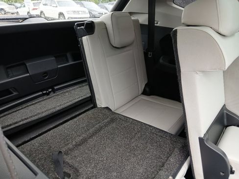 Used 2018 Volkswagen Tiguan SE w/ Panoramic Sunroof Package FWD image 23