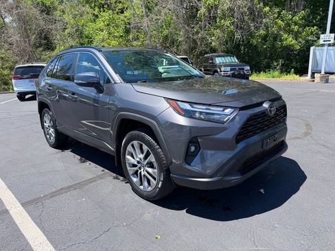 Used 2023 Toyota RAV4 XLE Premium AWD/4WD image 4