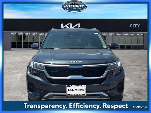 Certified 2022 Kia Seltos EX AWD/4WD image 2