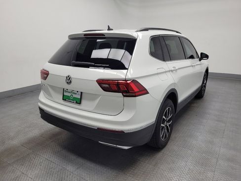 Used 2021 Volkswagen Tiguan SE w/ Panoramic Sunroof Package image 9