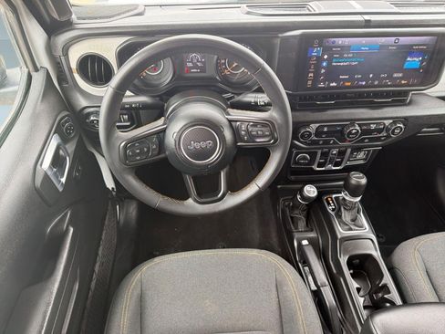Certified 2025 Jeep Gladiator Sport AWD/4WD image 26