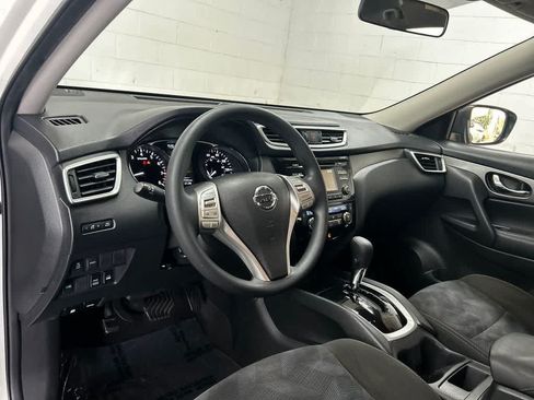 Used 2015 Nissan Rogue SV AWD/4WD image 2