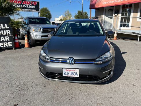 Used 2019 Volkswagen e-Golf SE w/ Driver Assistance Package image 2