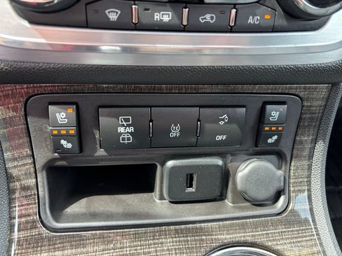 Used 2017 GMC Acadia Limited SLT image 30