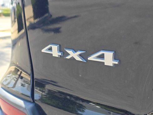 Used 2022 Jeep Cherokee Limited AWD/4WD image 14