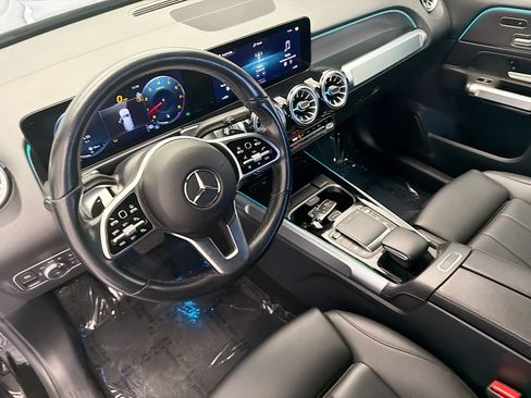 Used 2023 Mercedes-Benz GLB 250 w/ Premium Package image 7
