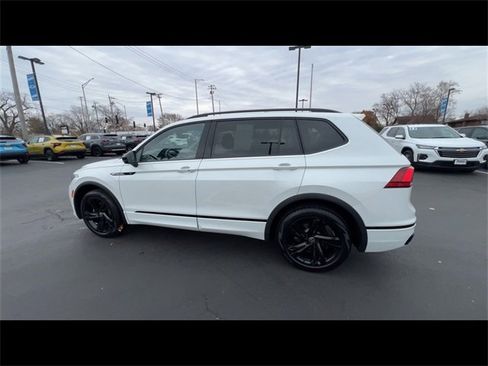 Used 2023 Volkswagen Tiguan SE R-Line image 5