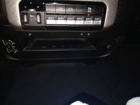 Used 2024 RAM 3500 Tradesman w/ Chrome Appearance Group image 25