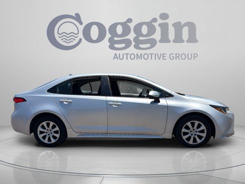 Used 2025 Toyota Corolla LE FWD image 6