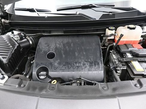 Used 2020 Chevrolet Traverse LT image 32