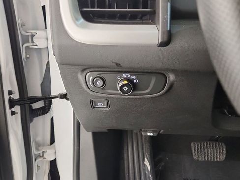 Used 2024 GMC Terrain SLE w/ Driver Convenience Package image 11