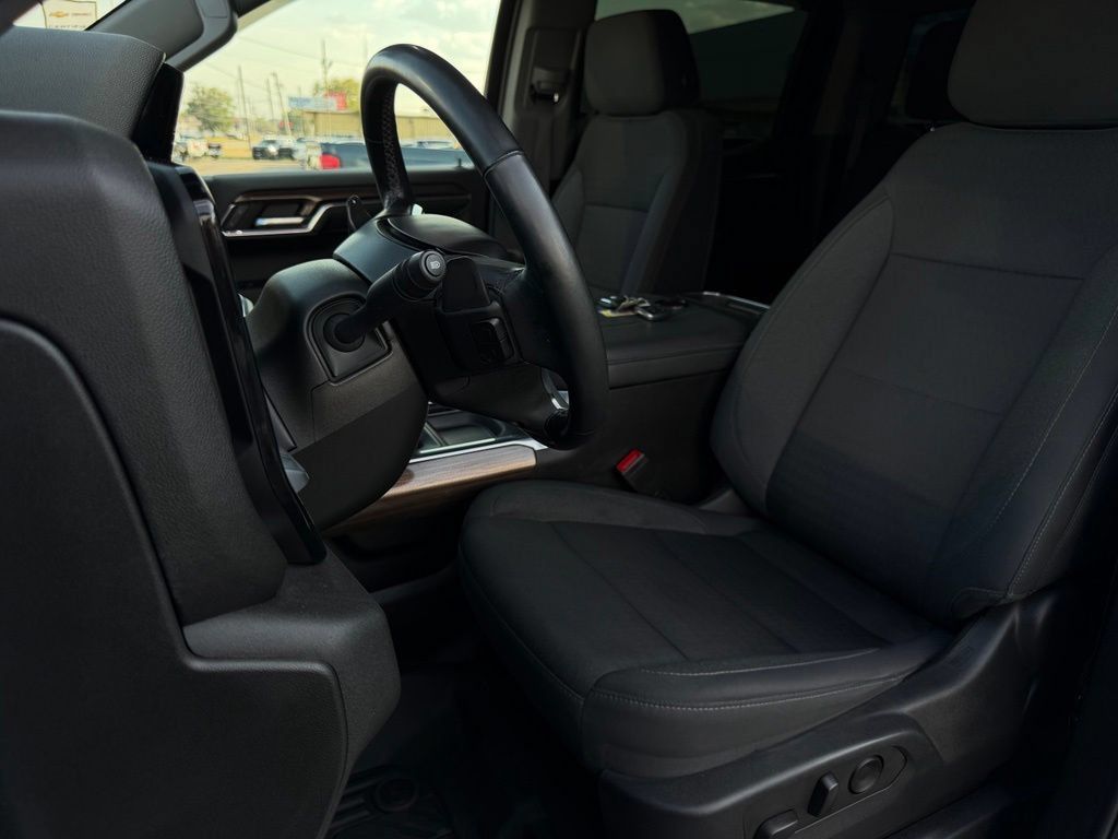 Used 2023 Chevrolet Silverado 1500 RST AWD/4WD image 13