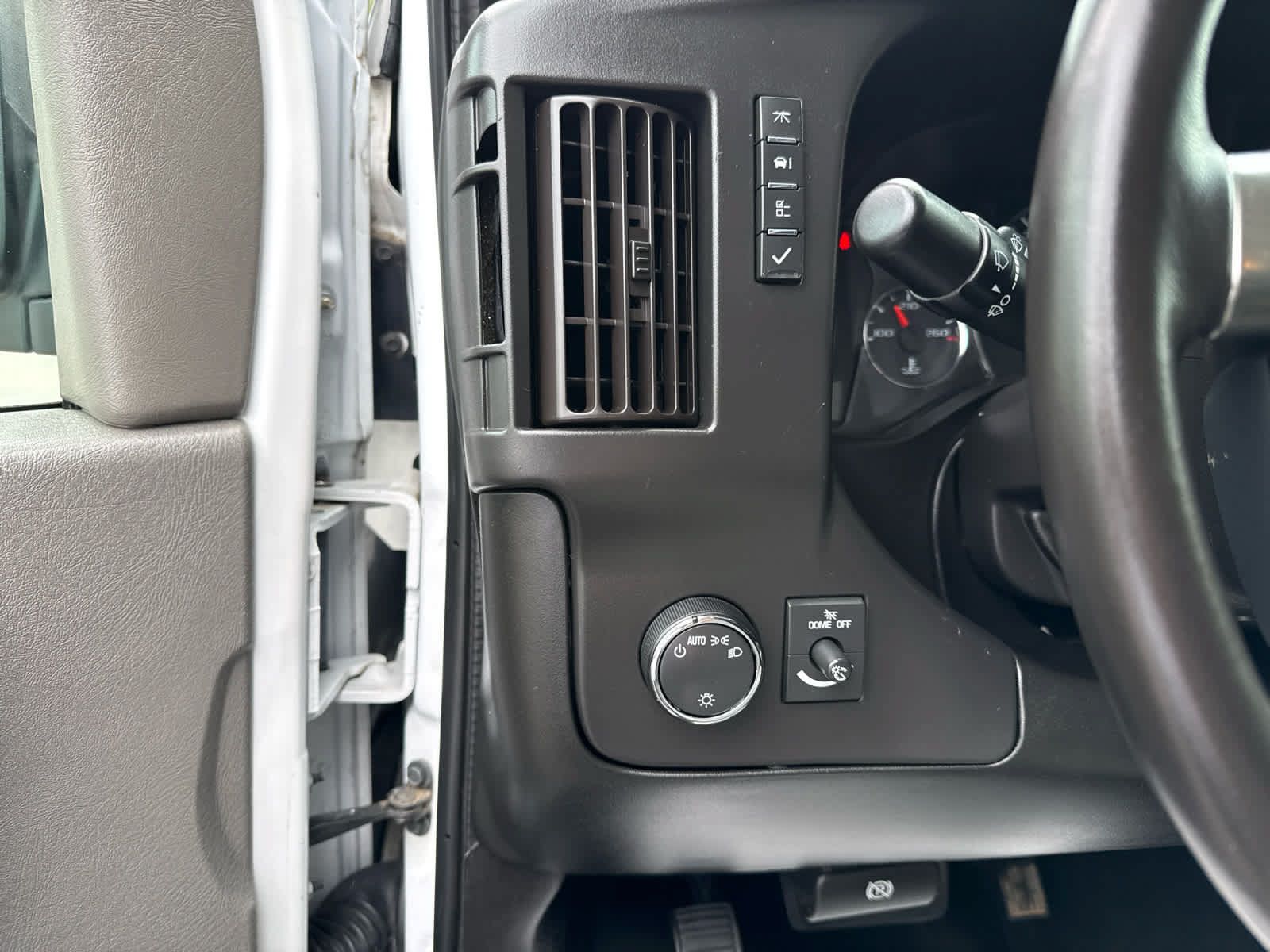 Used 2019 Chevrolet Express 3500 LS RWD image 17