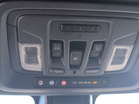 Used 2021 Chevrolet Silverado 1500 High Country w/ Technology Package image 18