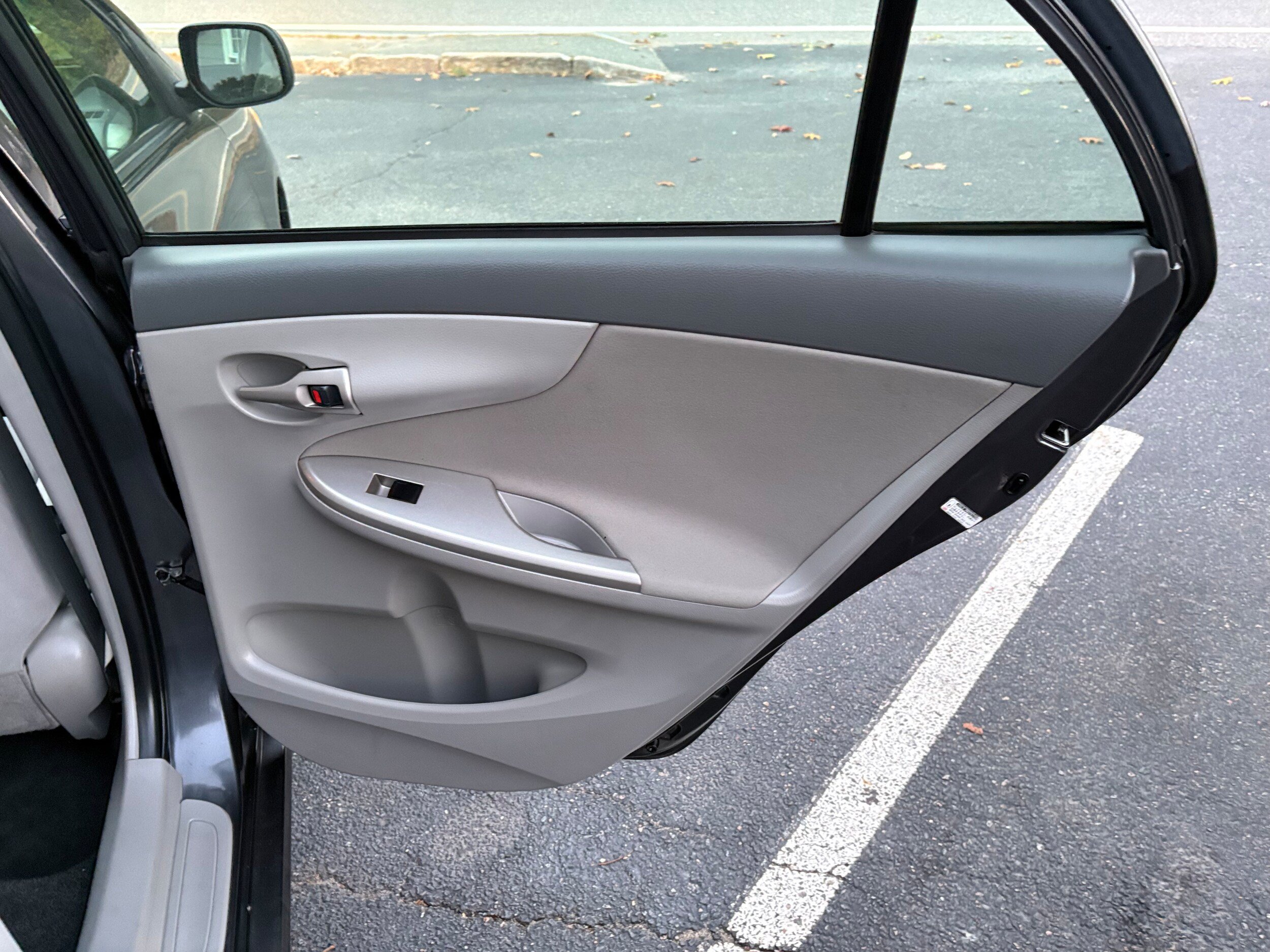 Used 2010 Toyota Corolla LE w/ All Weather Guard Pkg FWD image 20