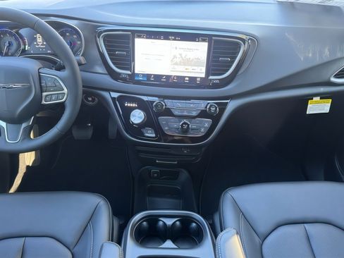 New 2026 Chrysler Voyager LX image 17