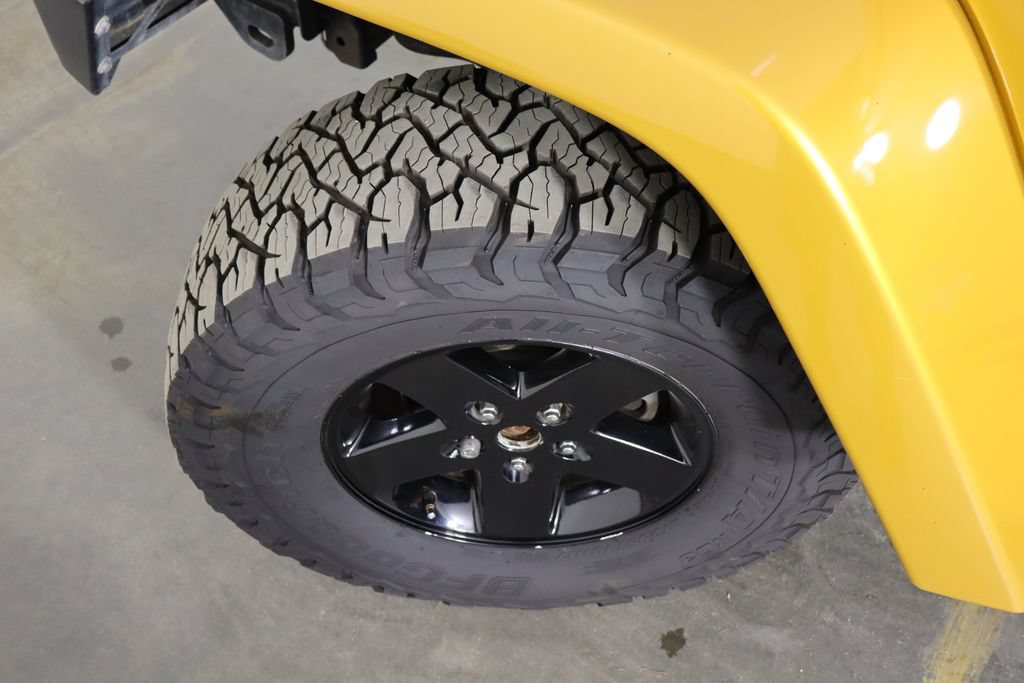 Used 2014 Jeep Wrangler Unlimited Sahara w/ Max Tow Package AWD/4WD image 29