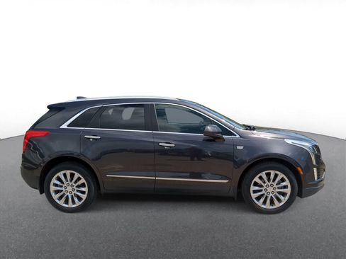 Used 2017 Cadillac XT5 Platinum w/ Driver Assist Package AWD/4WD image 9
