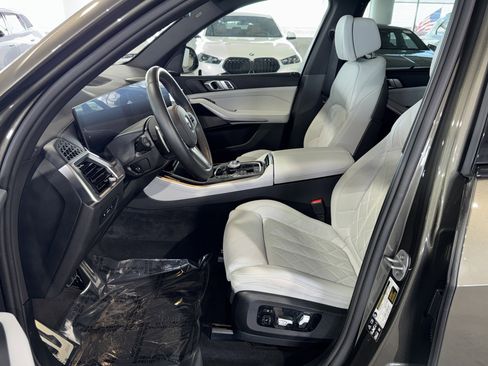 Used 2025 BMW X5 M60i w/ Executive Package image 19