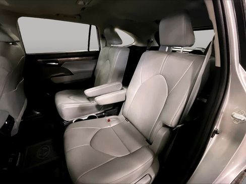 Used 2023 Toyota Highlander Limited AWD/4WD image 21