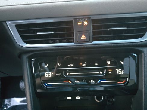 New 2025 Volkswagen Taos SEL image 20