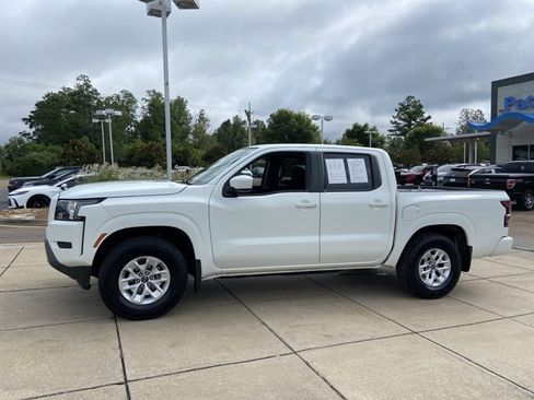 Used 2024 Nissan Frontier SV RWD image 6