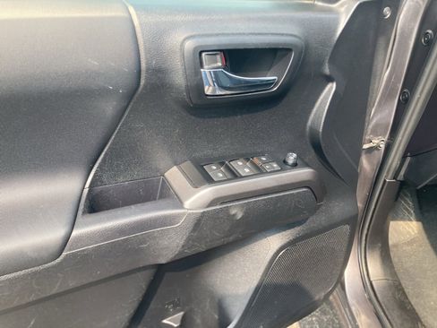 Used 2023 Toyota Tacoma TRD Off-Road w/ Technology Package image 15