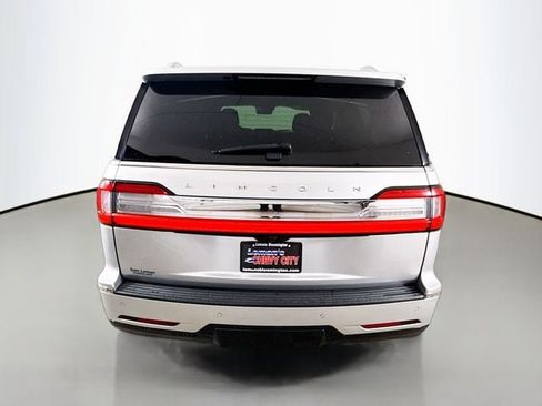 Used 2018 Lincoln Navigator L Select RWD image 6