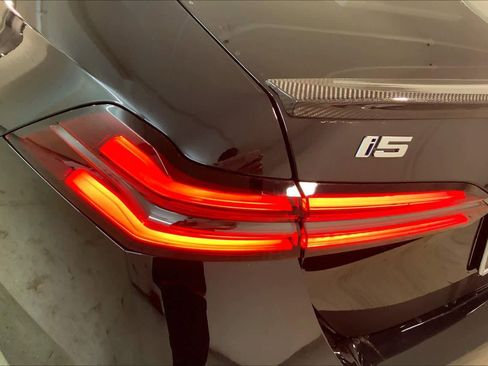 Used 2024 BMW i5 M60 w/ Executive Package image 28