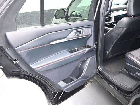 Used 2025 Ford Explorer ST-Line w/ Premium Package image 16