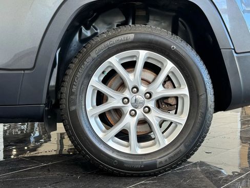 Used 2016 Jeep Cherokee Latitude w/ Cold Weather Group image 33