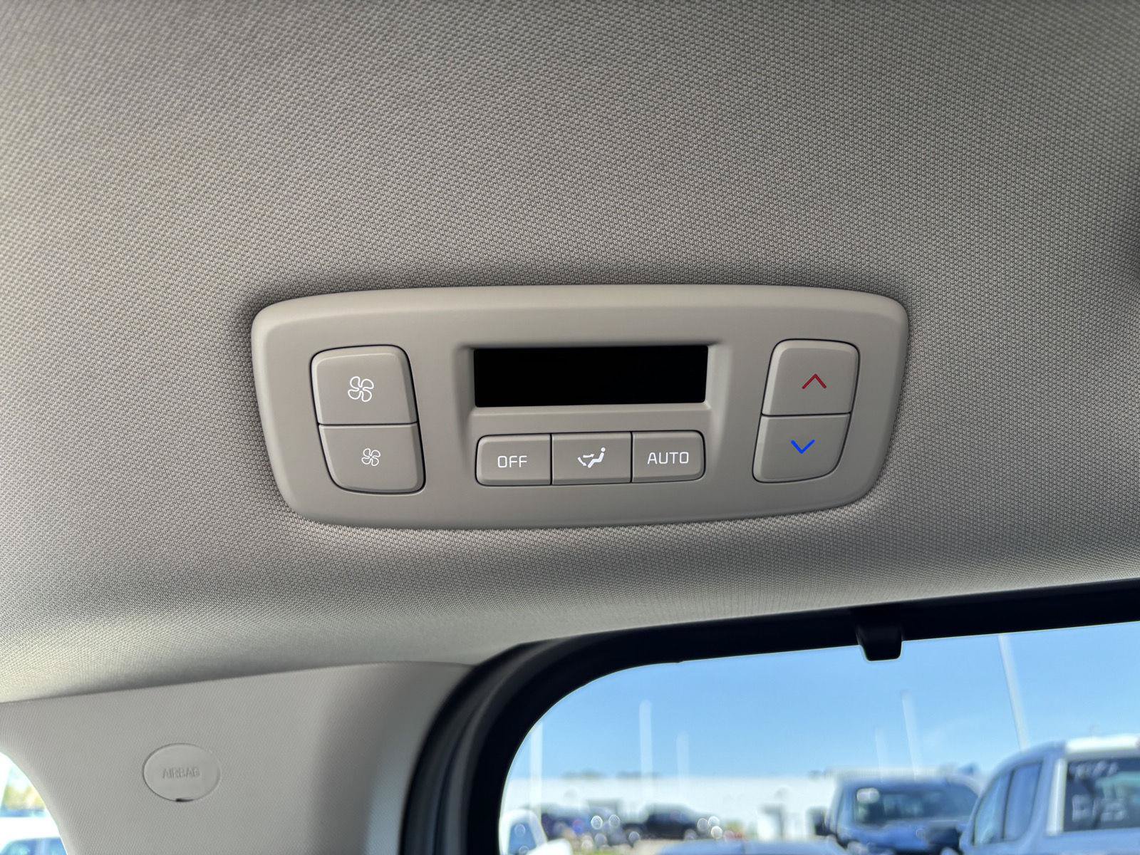 Used 2026 Kia Carnival EX FWD image 19