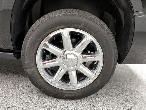 Used 2012 GMC Yukon XL Denali image 32