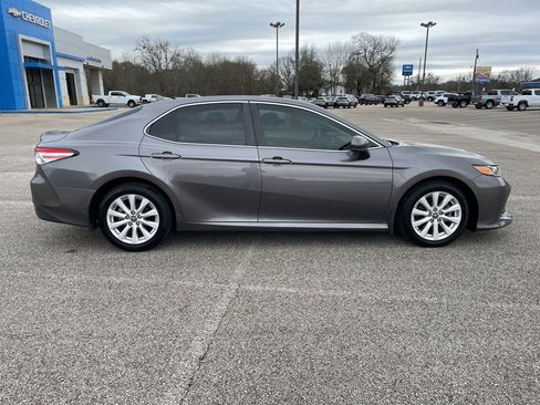 Used 2019 Toyota Camry LE image 6