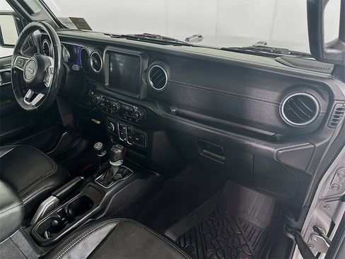 Used 2020 Jeep Gladiator Overland image 32