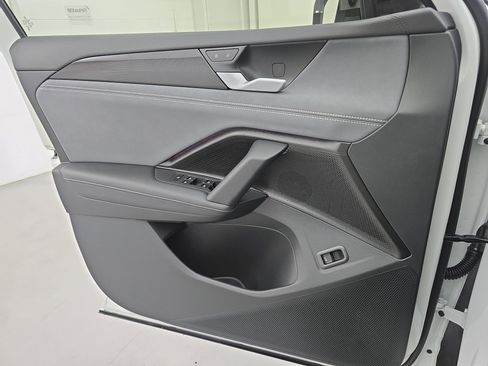 New 2026 Volkswagen Tiguan SE R-Line FWD image 27