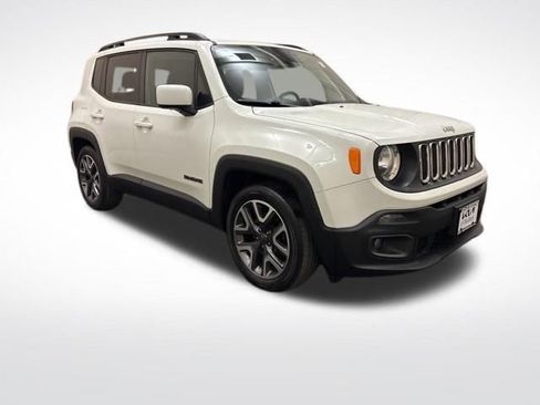 Used 2018 Jeep Renegade Latitude w/ Cold Weather Group FWD image 3