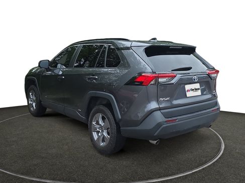 Used 2023 Toyota RAV4 LE AWD/4WD image 3
