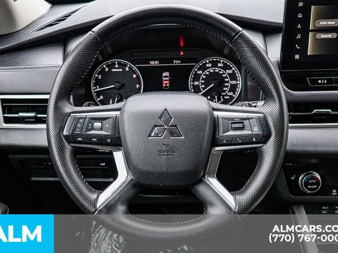 Used 2025 Mitsubishi Outlander SE FWD image 31