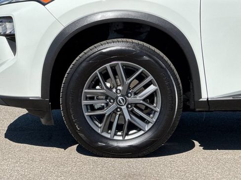 Used 2024 Nissan Rogue S FWD image 31