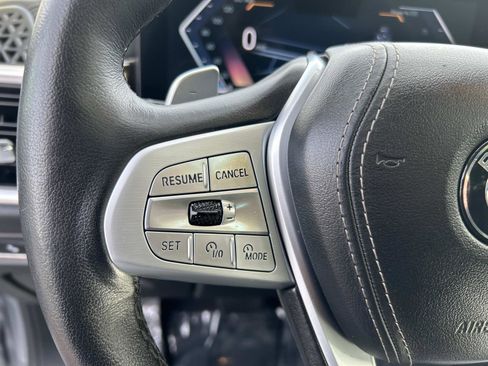 Used 2024 BMW X7 xDrive40i w/ Premium Package image 25