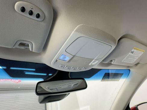 Used 2019 Ford Edge Titanium image 17