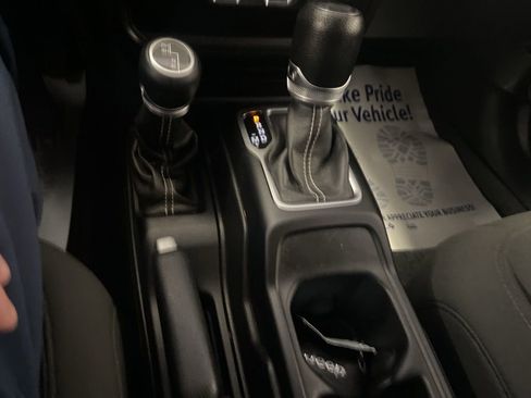 Used 2018 Jeep Wrangler Unlimited Sahara image 43