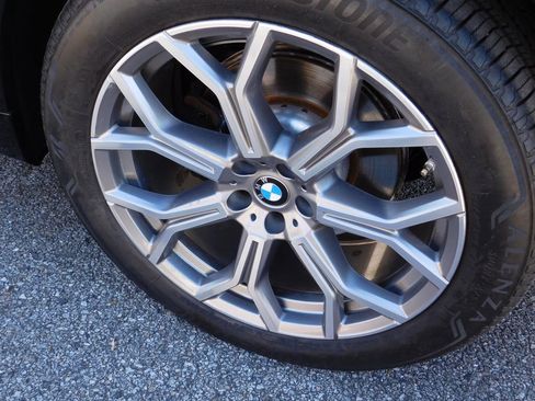 Used 2022 BMW X7 xDrive40i w/ Premium Package image 12