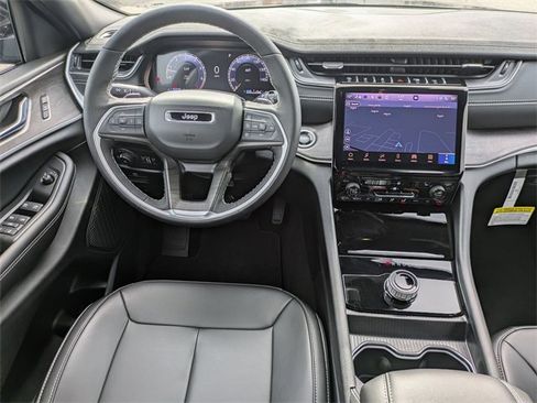 New 2025 Jeep Grand Cherokee Limited w/ Black Appearance Package image 25